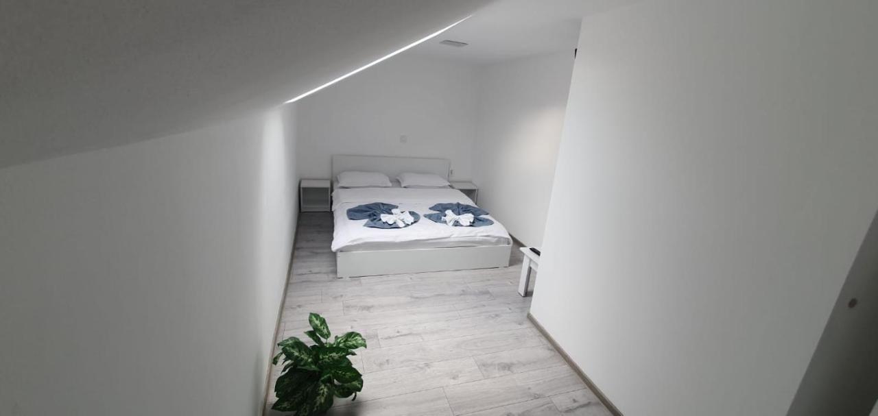 Apartament La Sika Orşova Exterior foto