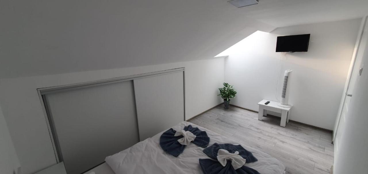 Apartament La Sika Orşova Exterior foto
